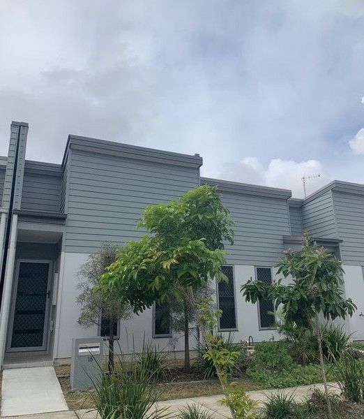 2 bedrooms Townhouse in 15 Beagle St FITZGIBBON QLD, 4018