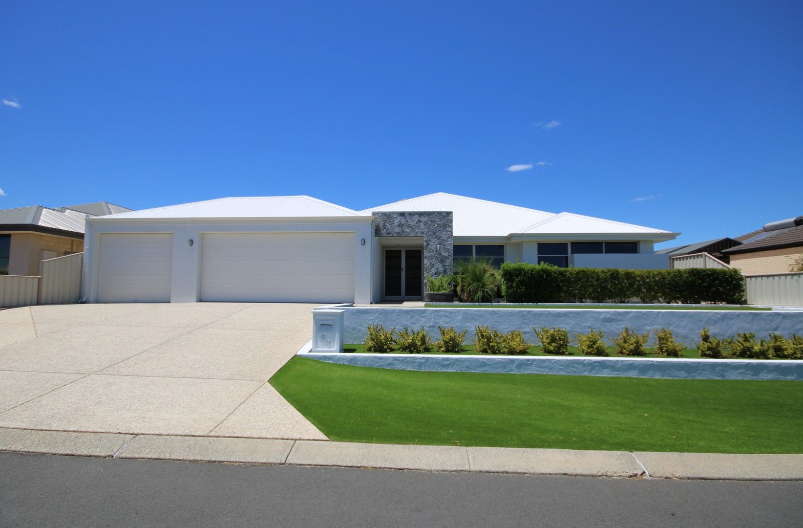 4 bedrooms House in 95 The Boulevard AUSTRALIND WA, 6233