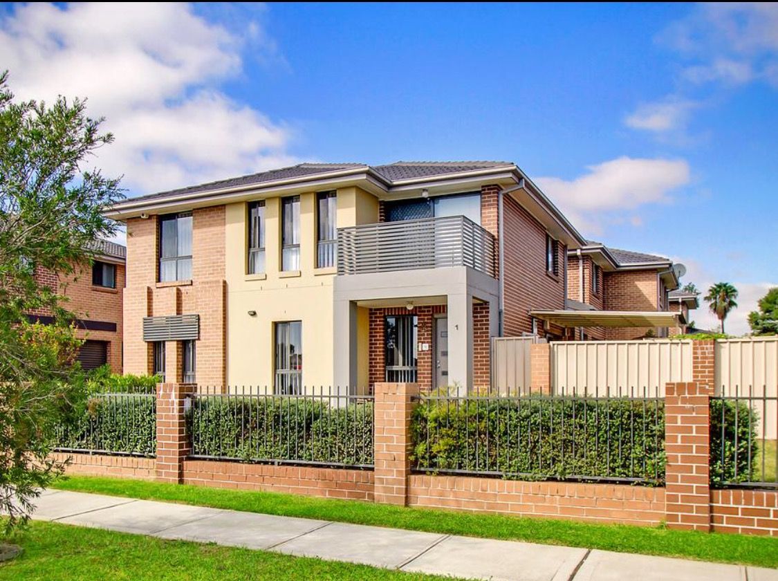 4 bedrooms Townhouse in 1/14 Ramona st QUAKERS HILL NSW, 2763