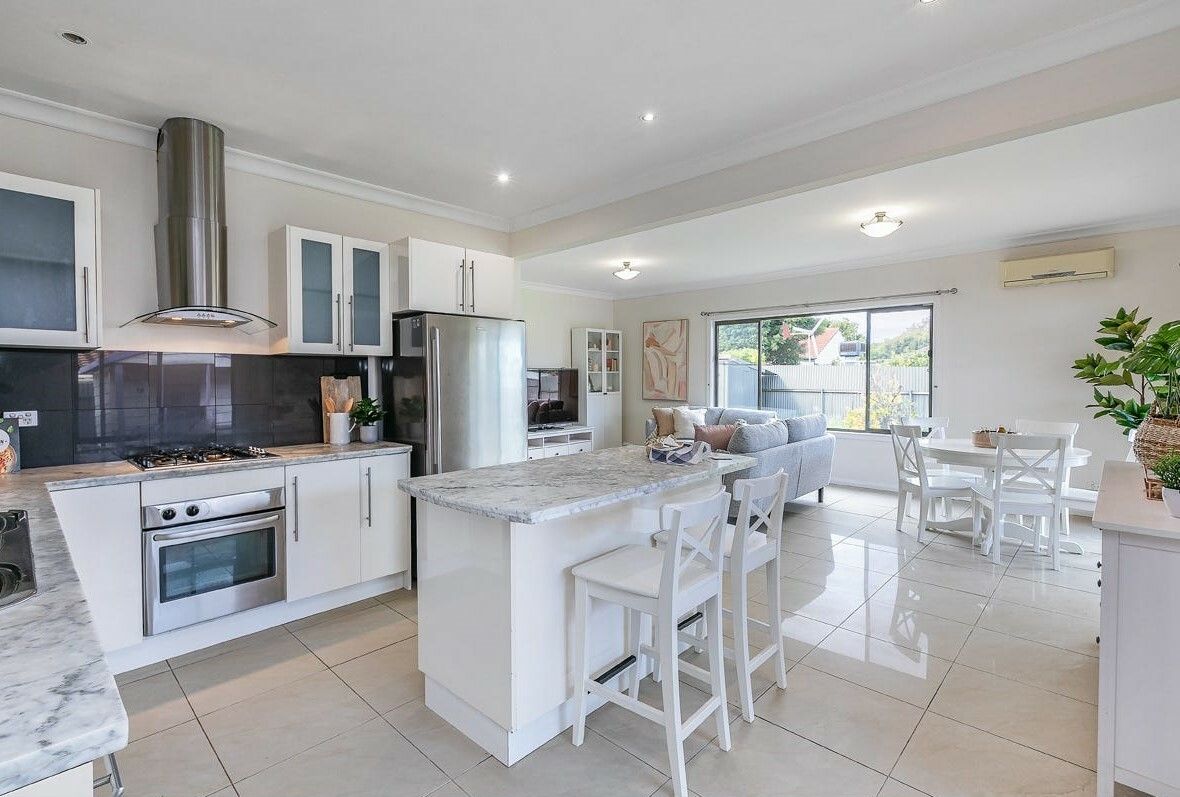 4 bedrooms House in 387 Montague Rd PARA VISTA SA, 5093