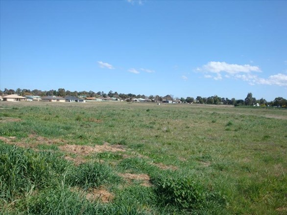 26 Grenfell Road, Cowra NSW 2794