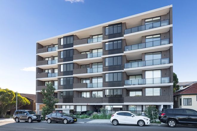 Picture of 302/102-104 Caldarra Avenue, ENGADINE NSW 2233