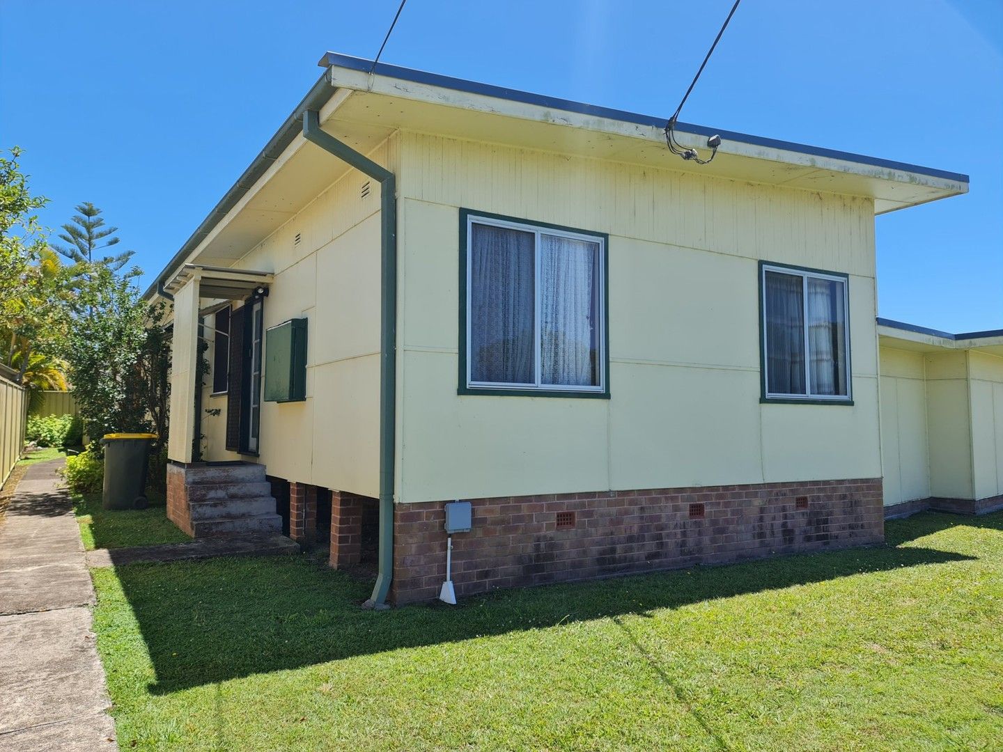 2 bedrooms Apartment / Unit / Flat in 1/13 Mackay Street TAREE NSW, 2430