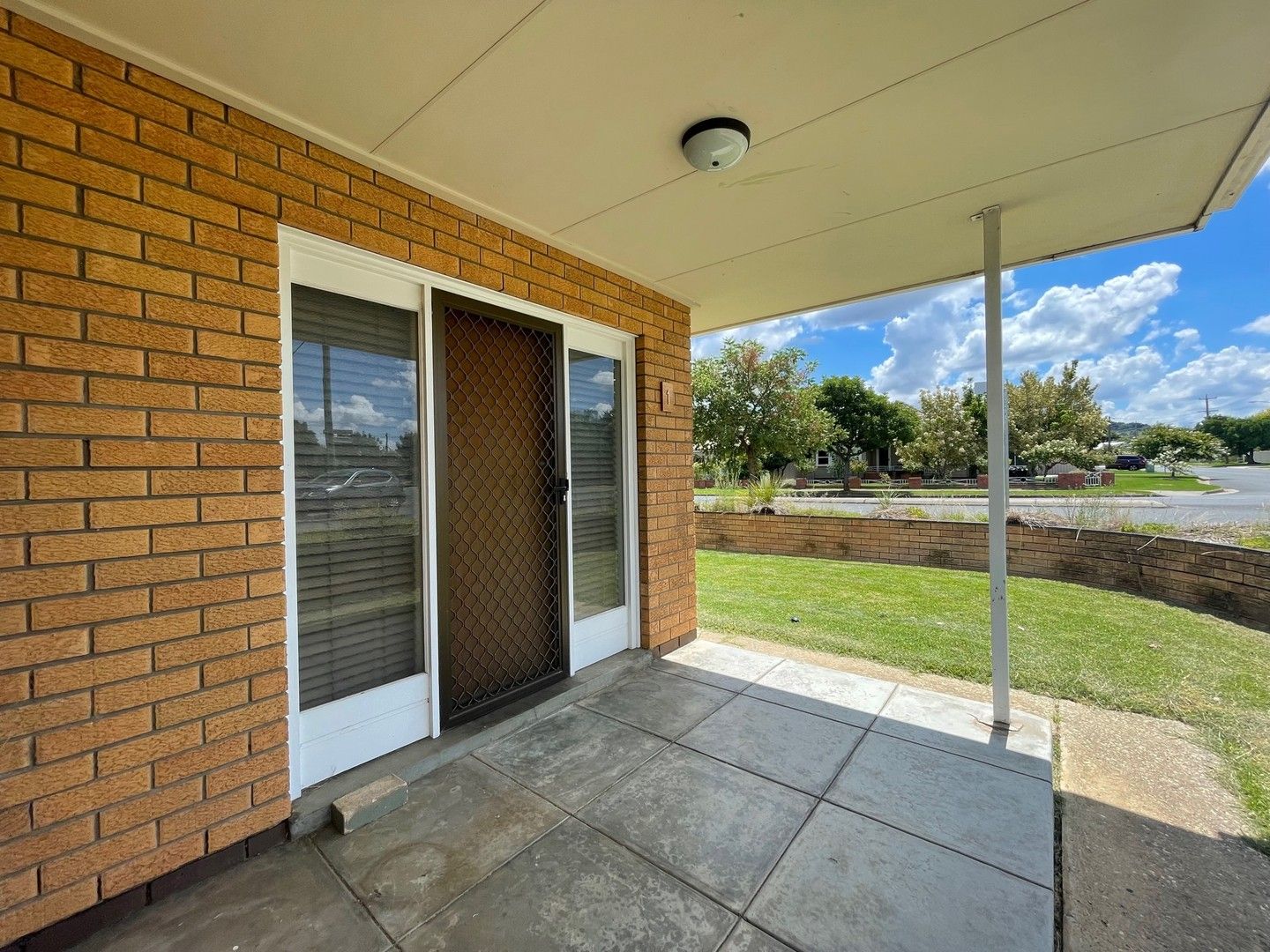 2 bedrooms Apartment / Unit / Flat in 1/379 Tarakan Avenue NORTH ALBURY NSW, 2640