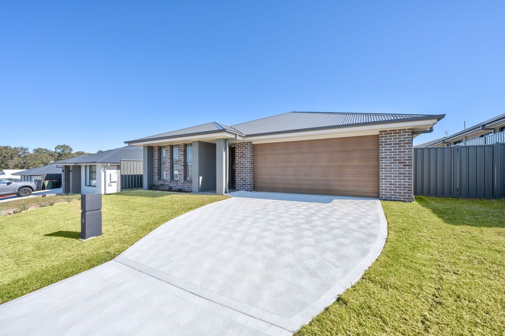 4 bedrooms House in 8 Troon Avenue HEDDON GRETA NSW, 2321