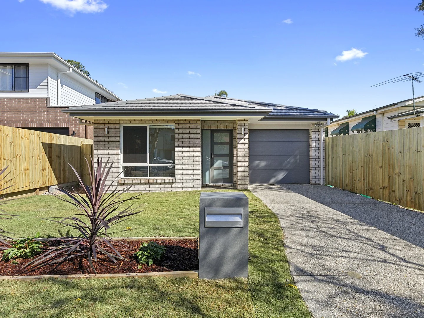 11 Rodney Street, Wynnum West QLD 4178