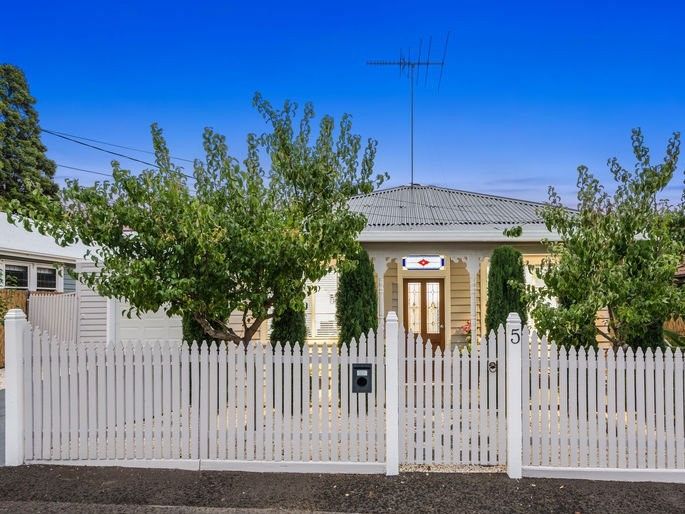 3 bedrooms House in 5 Gladstone Street YARRAVILLE VIC, 3013