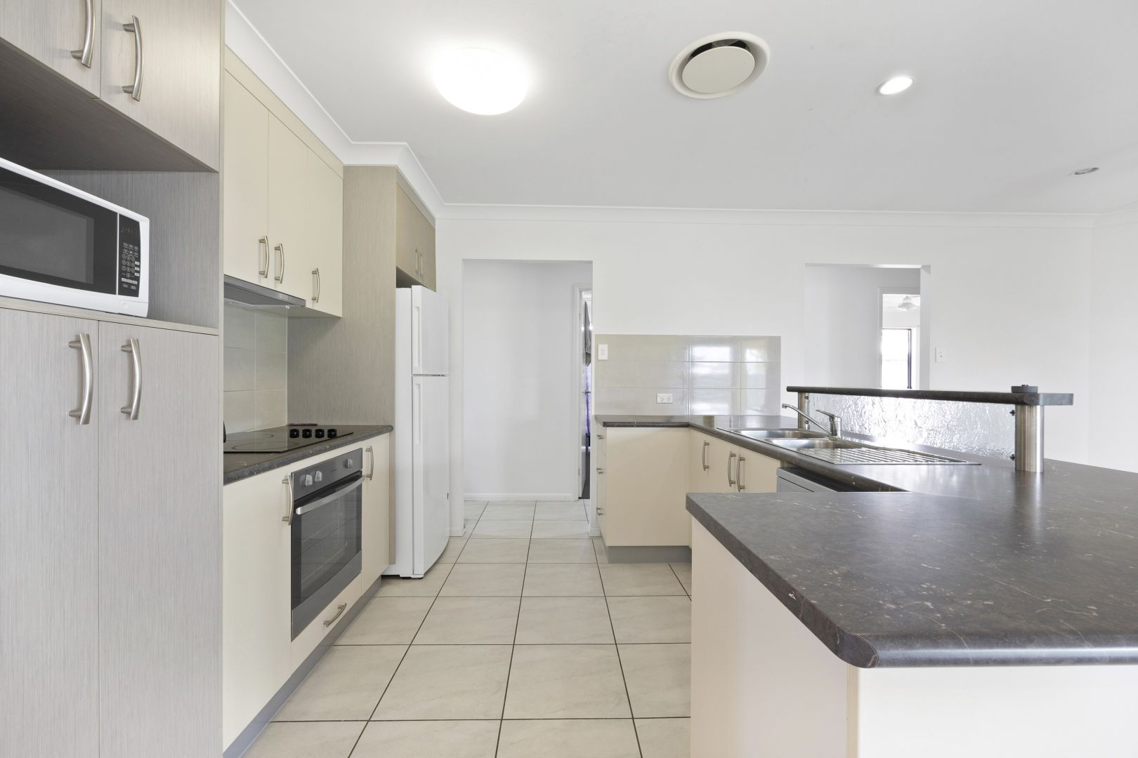 15 Primavera Boulevard, Beaconsfield QLD 4740, Image 2