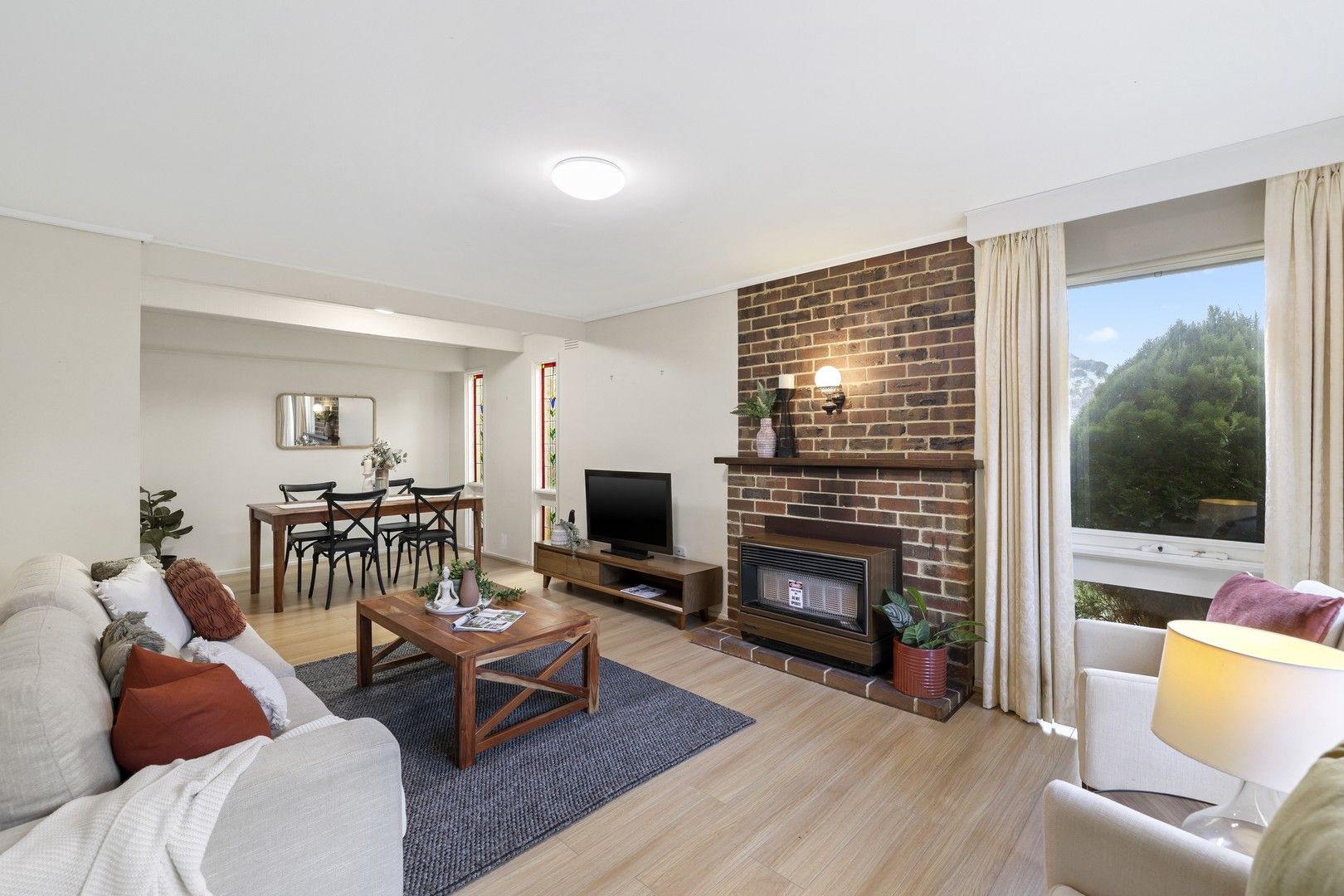 4 bedrooms House in 4 Tynham Close FERNTREE GULLY VIC, 3156