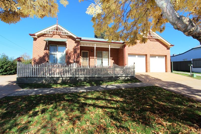 3 bedrooms Villa in 1/80 Rocket Street BATHURST NSW, 2795