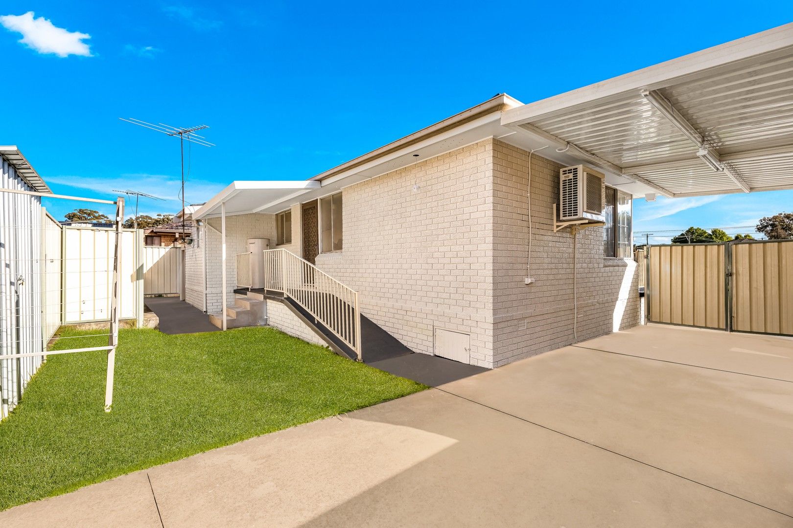 3 bedrooms House in 22 Moir St SMITHFIELD NSW, 2164