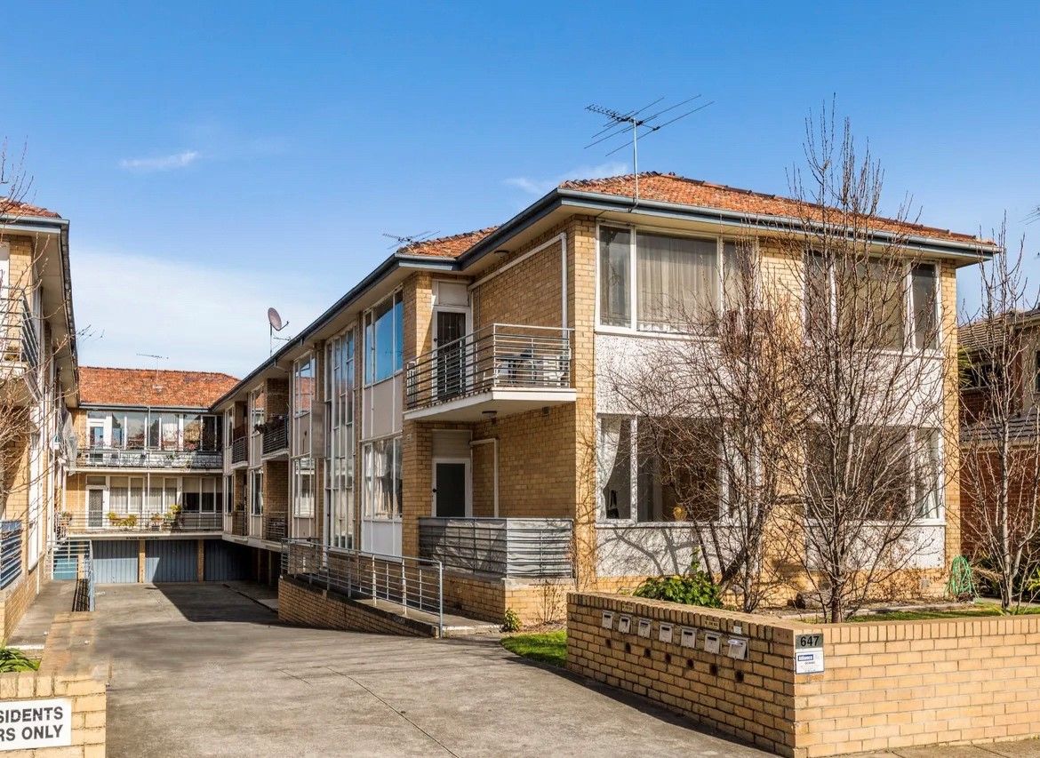 2 bedrooms Apartment / Unit / Flat in 1/647 Inkerman Road CAULFIELD NORTH VIC, 3161
