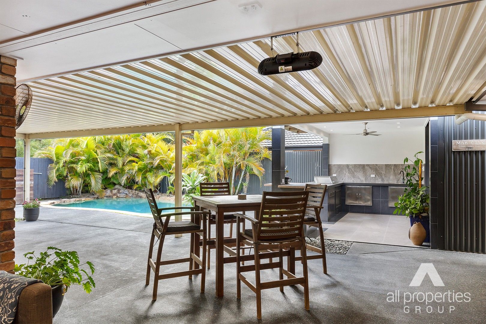 4 bedrooms House in 12 Rosswood Court HELENSVALE QLD, 4212