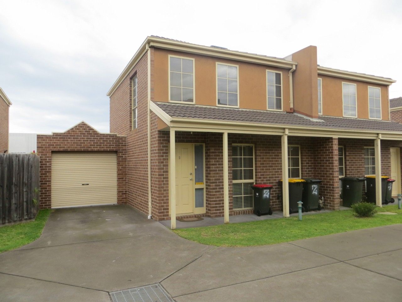 2 bedrooms Townhouse in 2/3 Neerim Grove HUGHESDALE VIC, 3166
