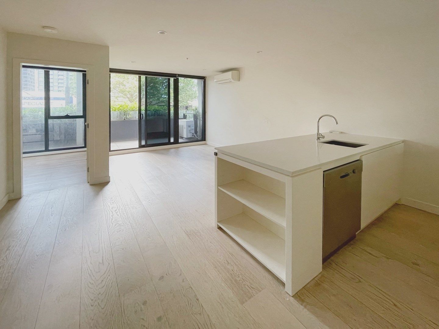2 bedrooms Apartment / Unit / Flat in 111/130 Dudley Street WEST MELBOURNE VIC, 3003