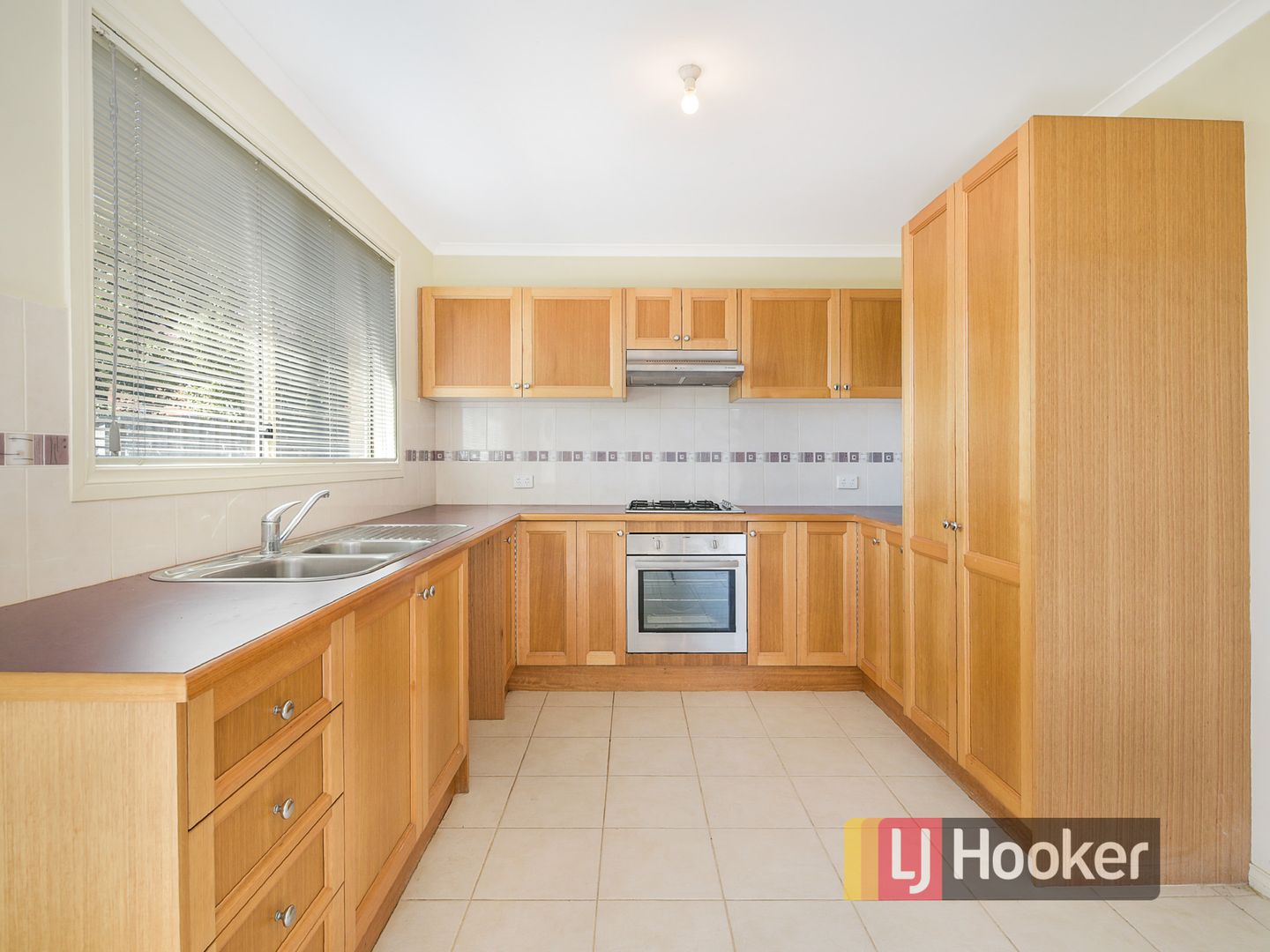 4 Tyndall Street, Cranbourne East VIC 3977, Image 2