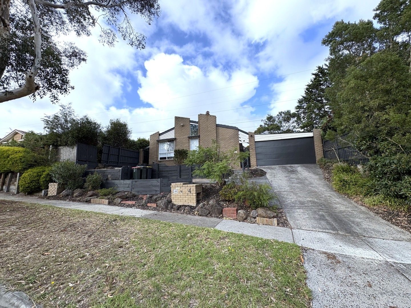 4 bedrooms House in 4 Darlington Avenue WHEELERS HILL VIC, 3150
