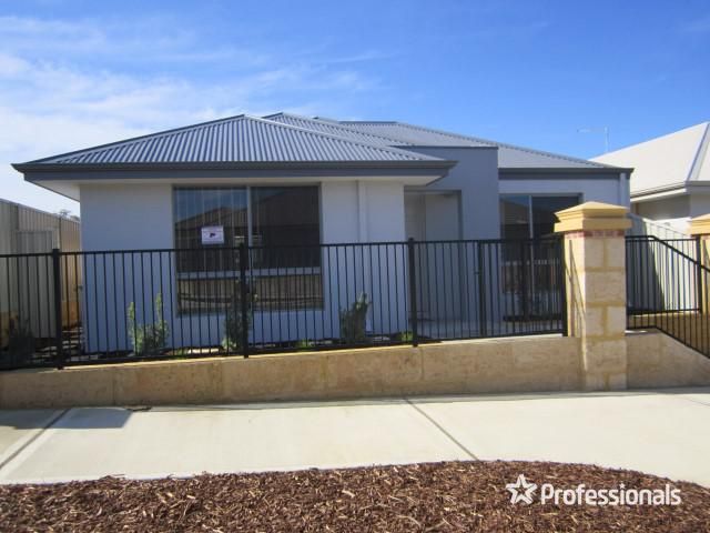 4 bedrooms House in 12 Pendragon Lane BALDIVIS WA, 6171