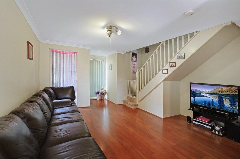 33/6 Parkholme Circuit, Englorie Park NSW 2560, Image 2