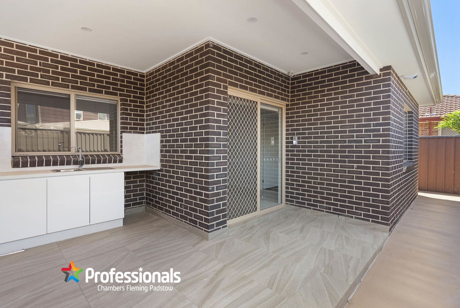 2 bedrooms Apartment / Unit / Flat in 1/98B Queen Street REVESBY NSW, 2212