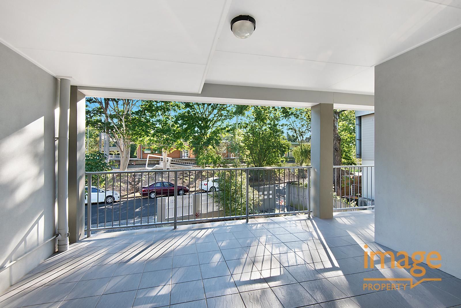2 bedrooms Apartment / Unit / Flat in 5/12 Hedges St SHERWOOD QLD, 4075