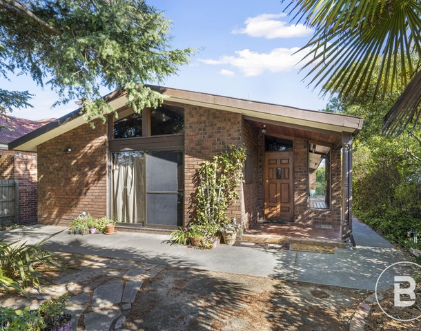6 Harkness Street, Quarry Hill VIC 3550