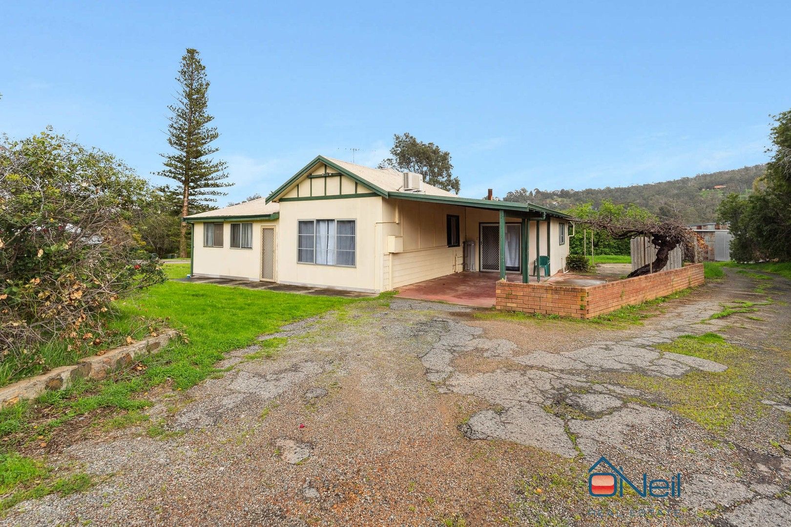 3 bedrooms House in 196 Brookton Highway KELMSCOTT WA, 6111