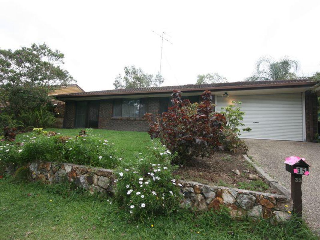 3 bedrooms House in 35 Meadowbank Street CARINDALE QLD, 4152