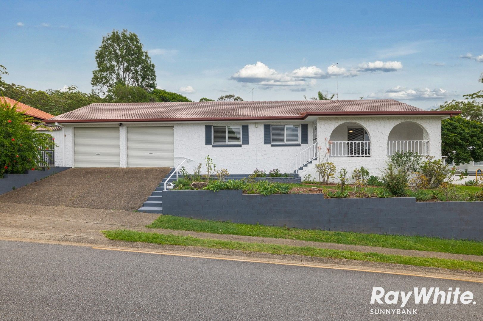 4 bedrooms House in 1 Tirrabella Street CARINA HEIGHTS QLD, 4152