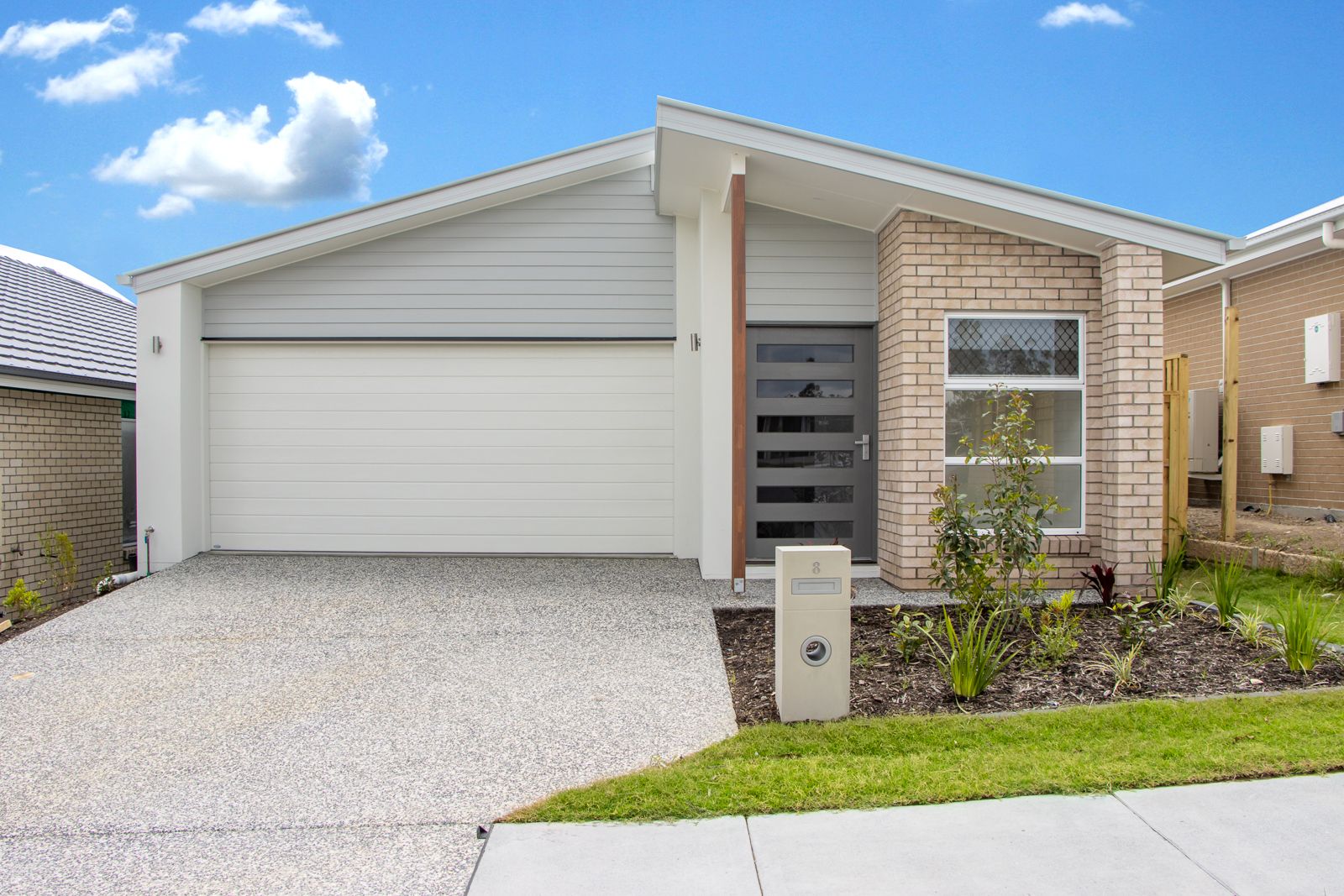 4 bedrooms House in 8 MACADAMIA STREET REDBANK PLAINS QLD, 4301