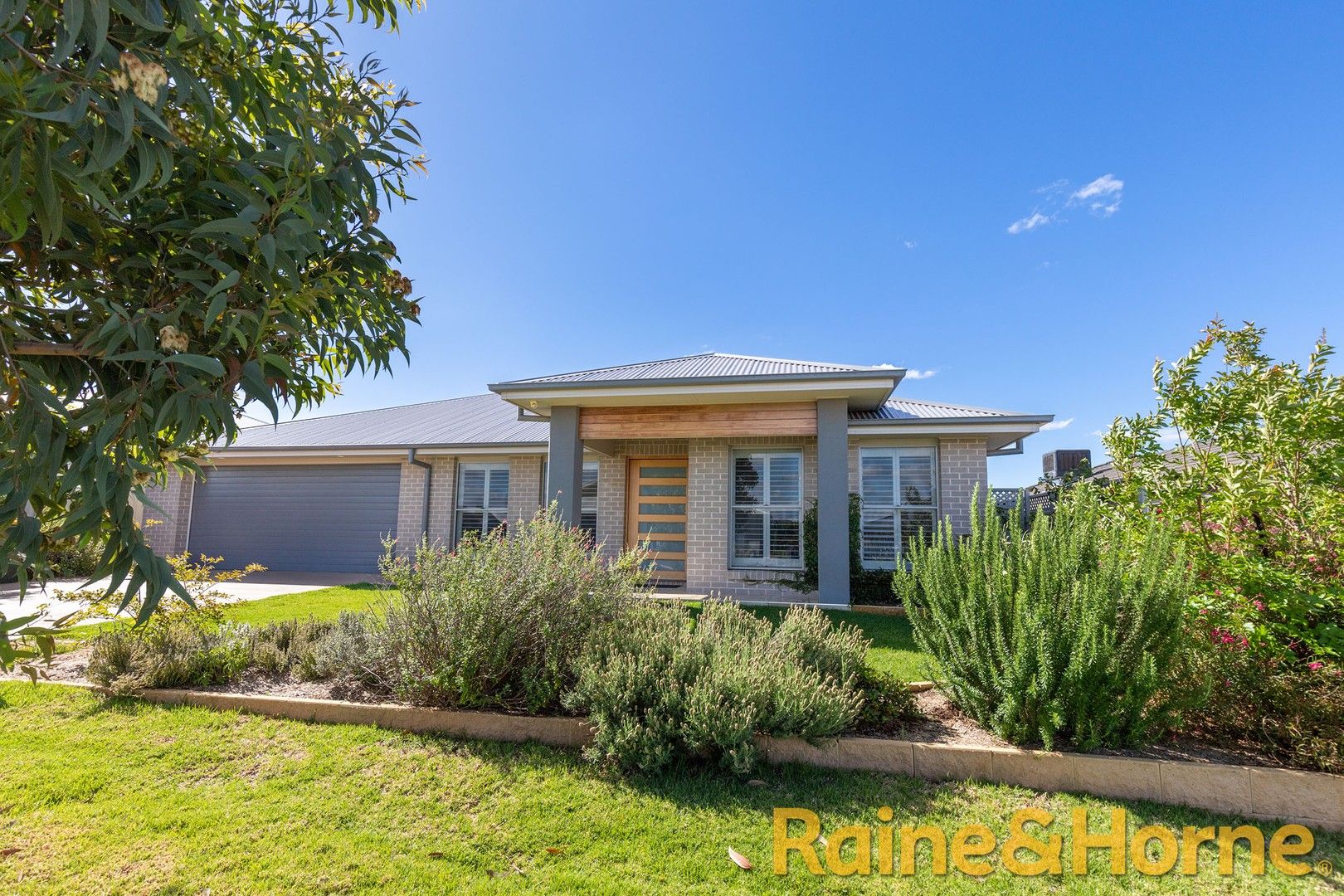 4 bedrooms House in 5 Wollomombi Parade DUBBO NSW, 2830