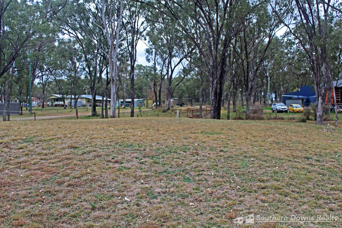 68 Middle Street, Hendon QLD 4362, Image 2