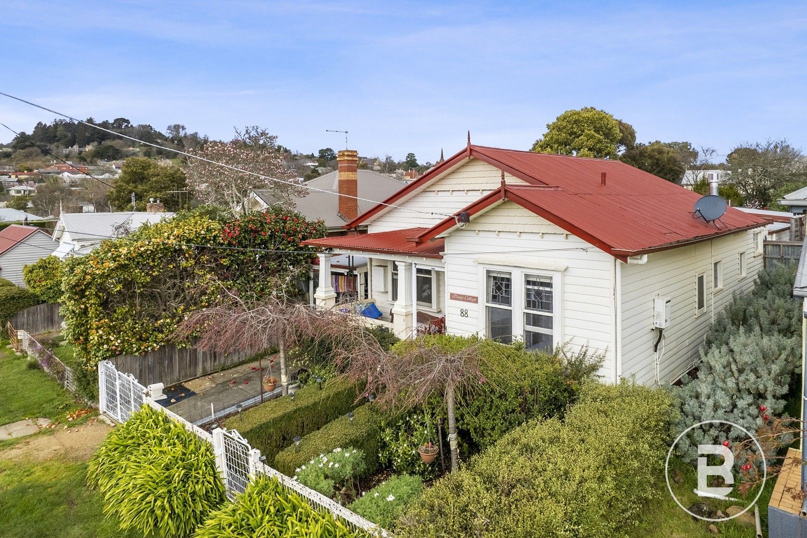 4 bedrooms House in 88 Raglan Street DAYLESFORD VIC, 3460