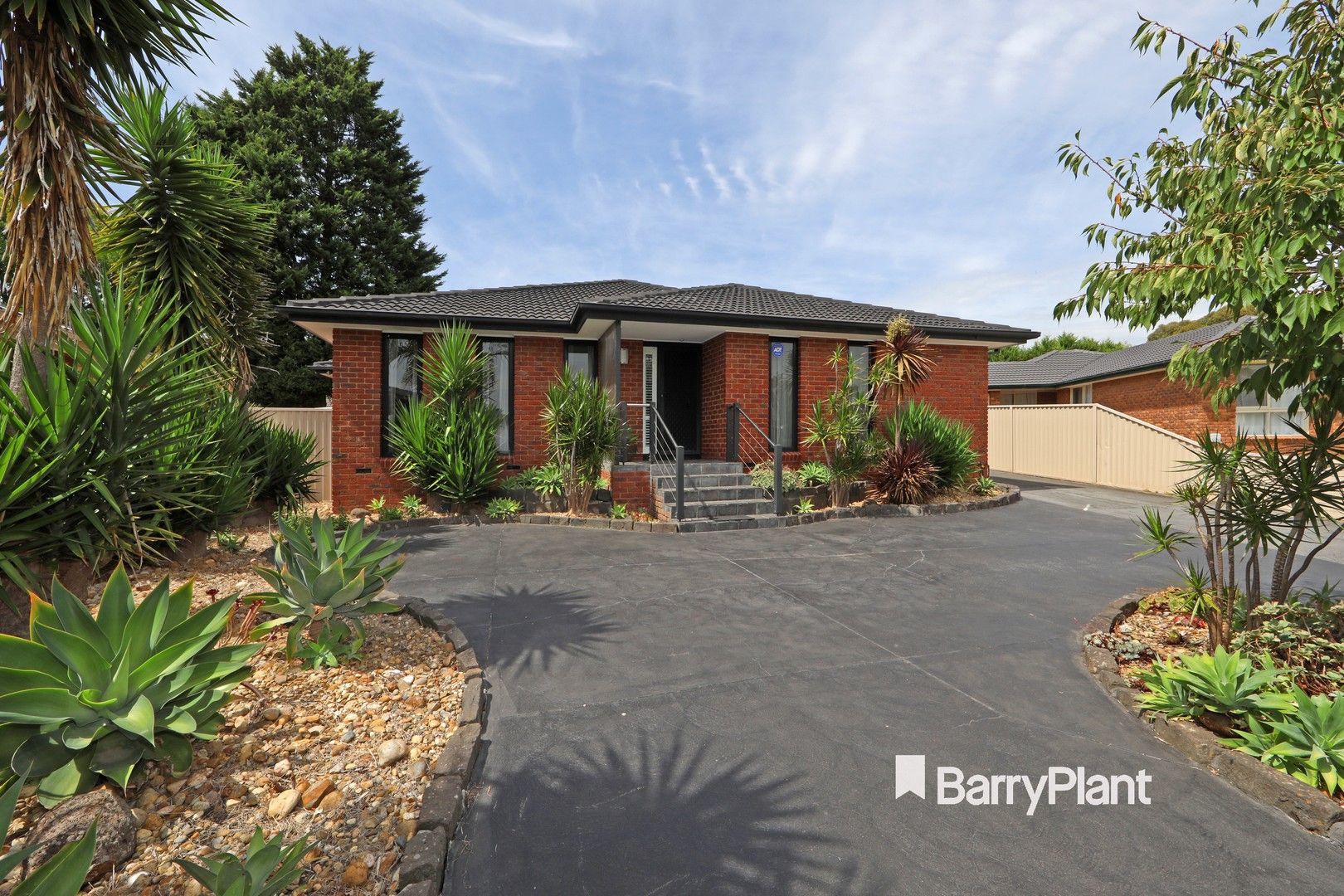 5 bedrooms House in 3 Talia Court ROWVILLE VIC, 3178