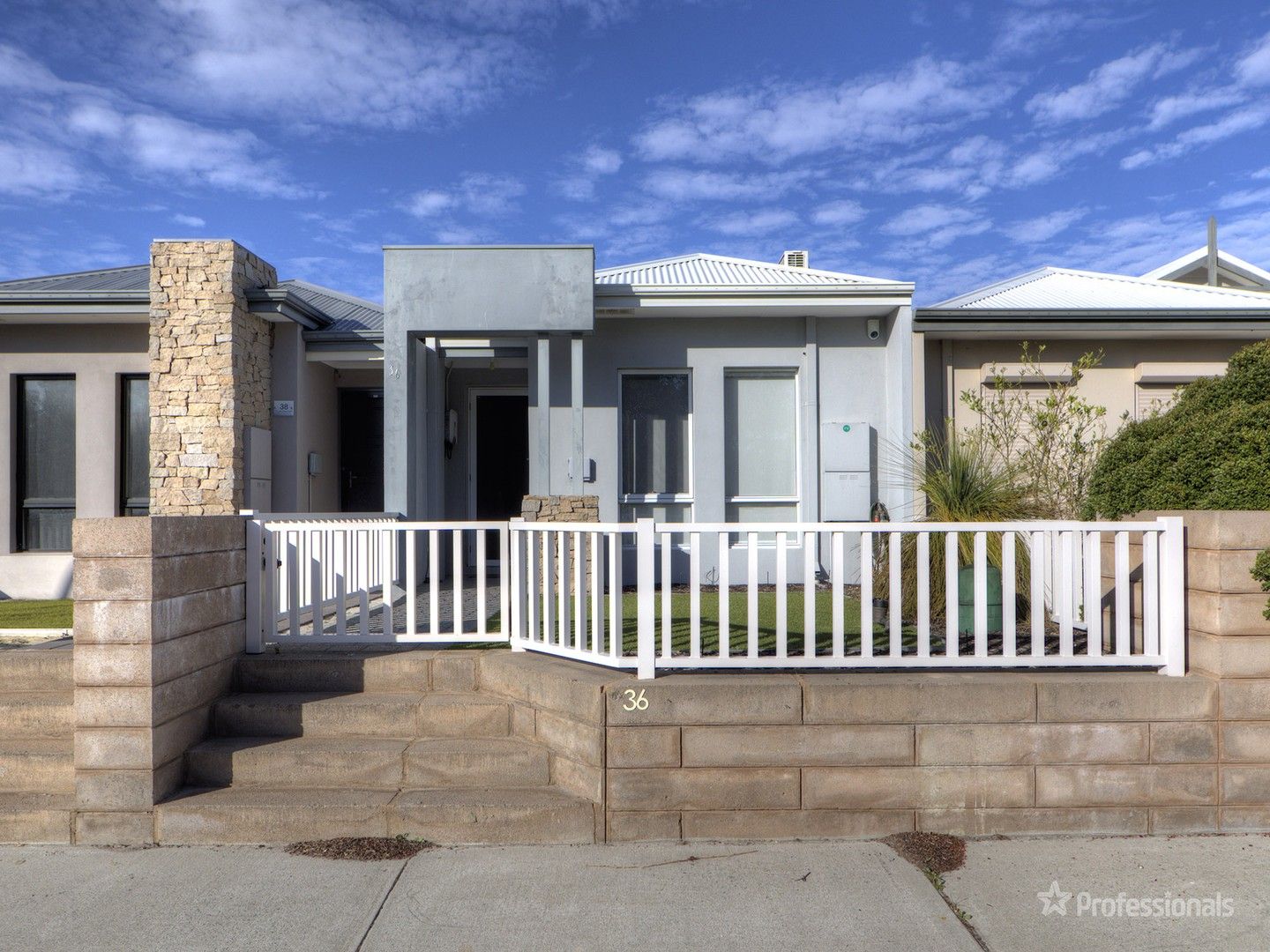 2 bedrooms House in 36 Wilding Boulevard ELLENBROOK WA, 6069