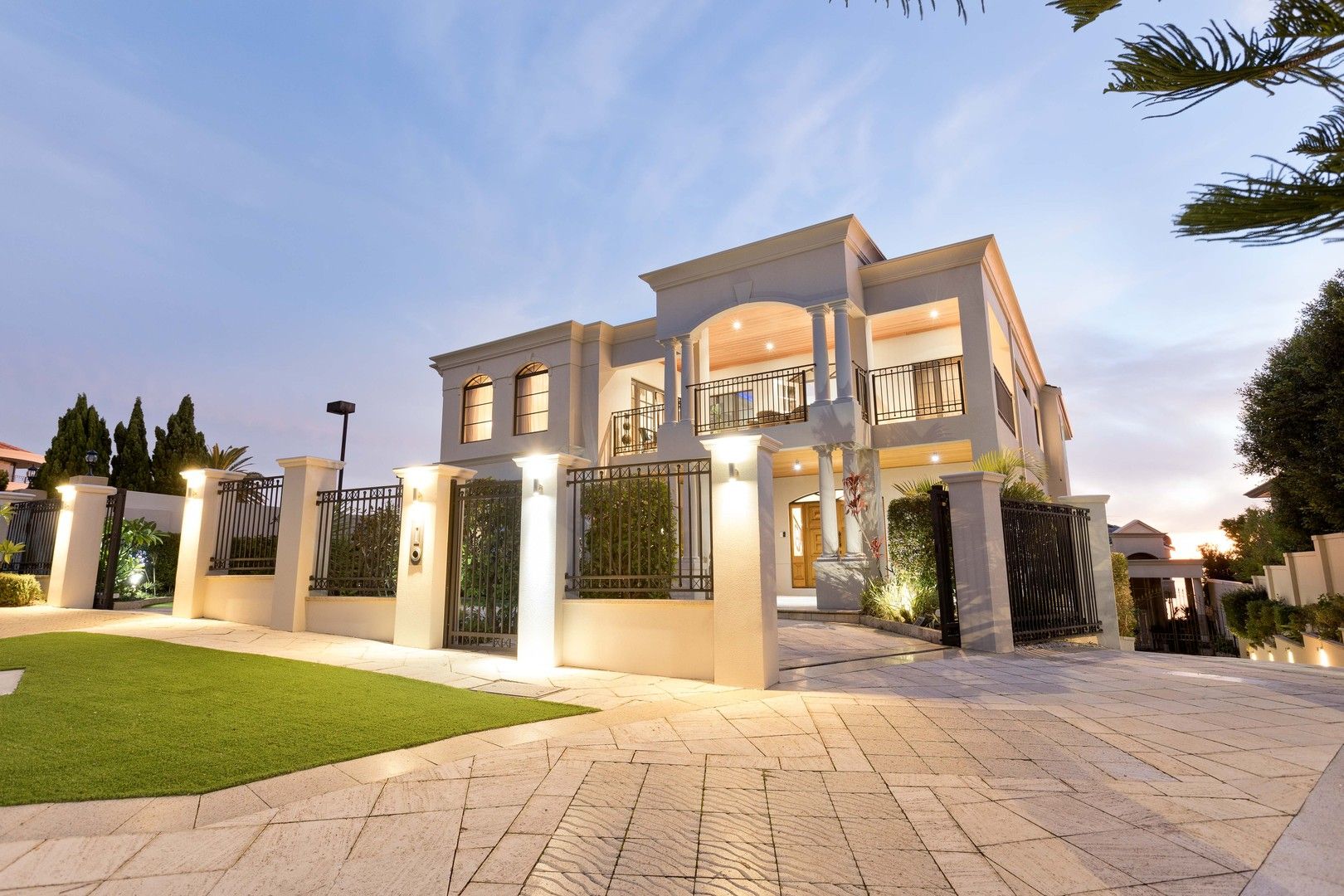 5 bedrooms House in 13A Majestic Close APPLECROSS WA, 6153