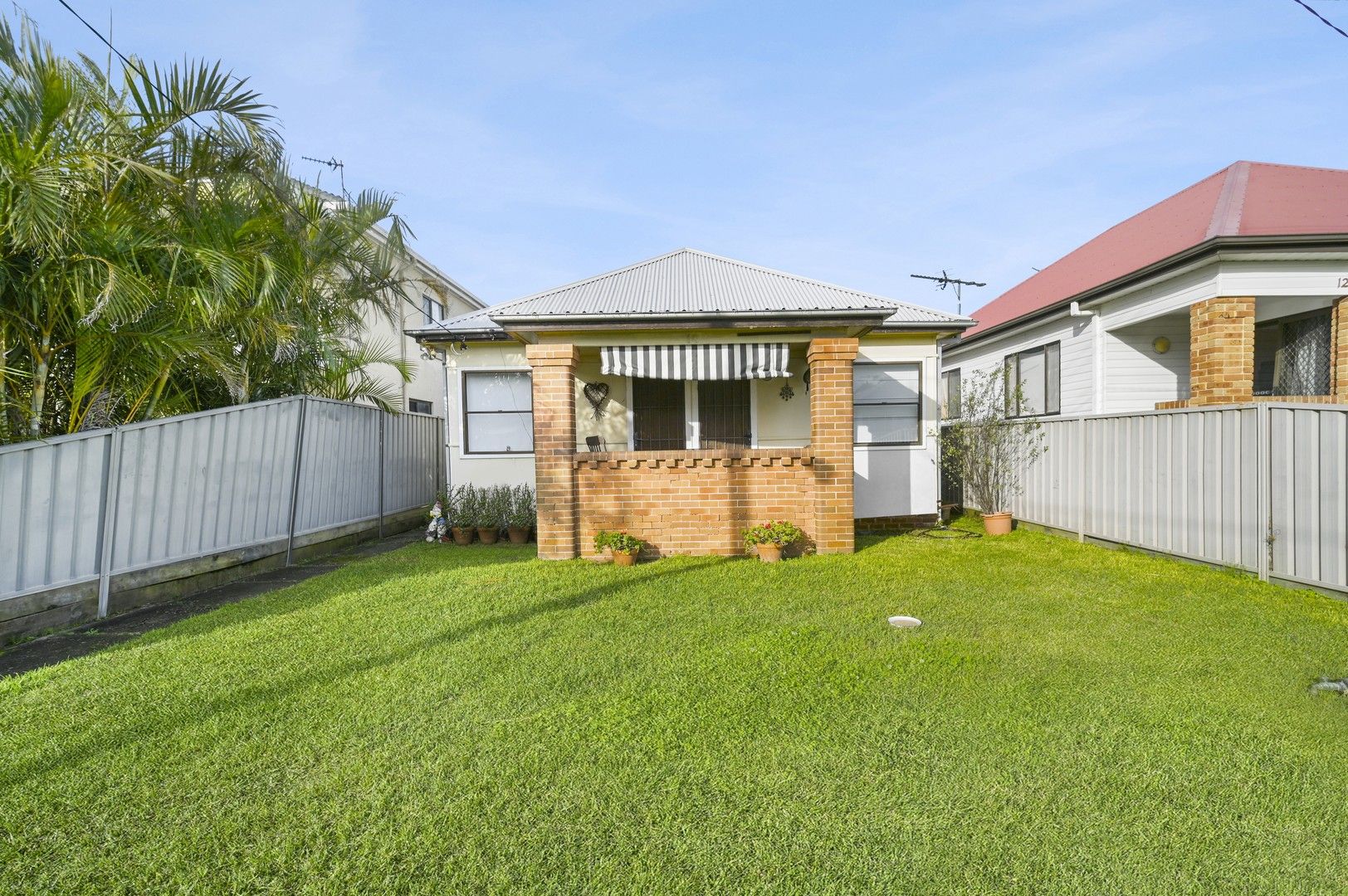 2 bedrooms House in 10 Swan Street MARKS POINT NSW, 2280