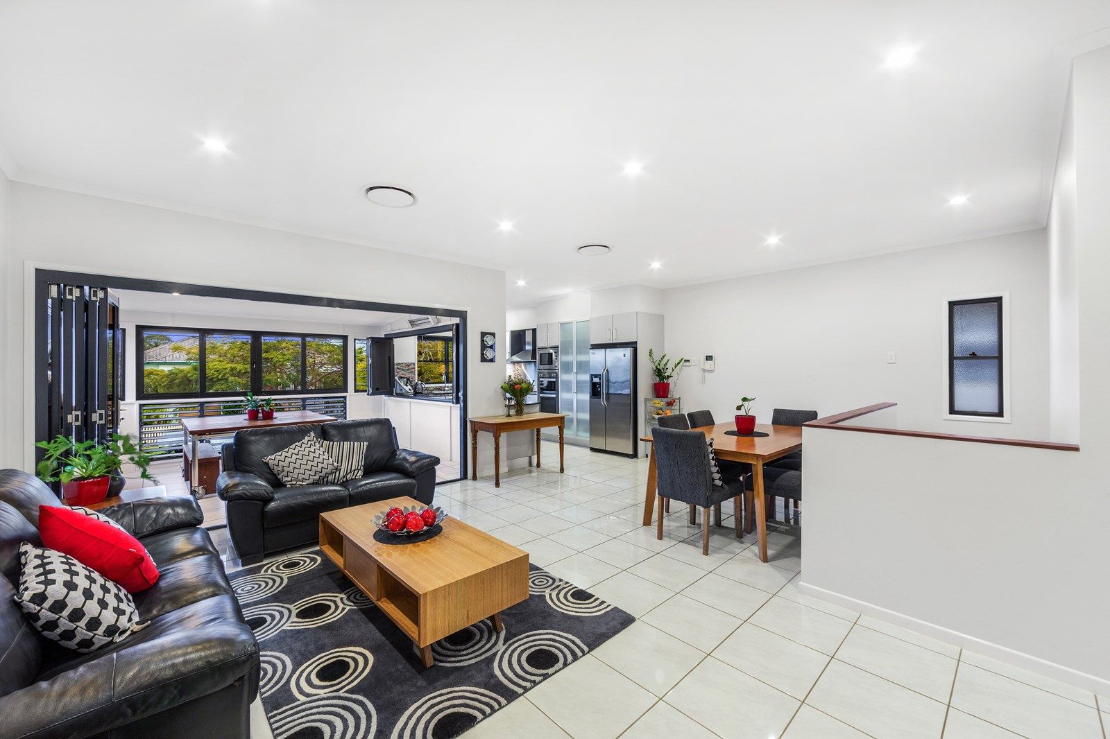 27 Pine Street, Wynnum QLD 4178, Image 1