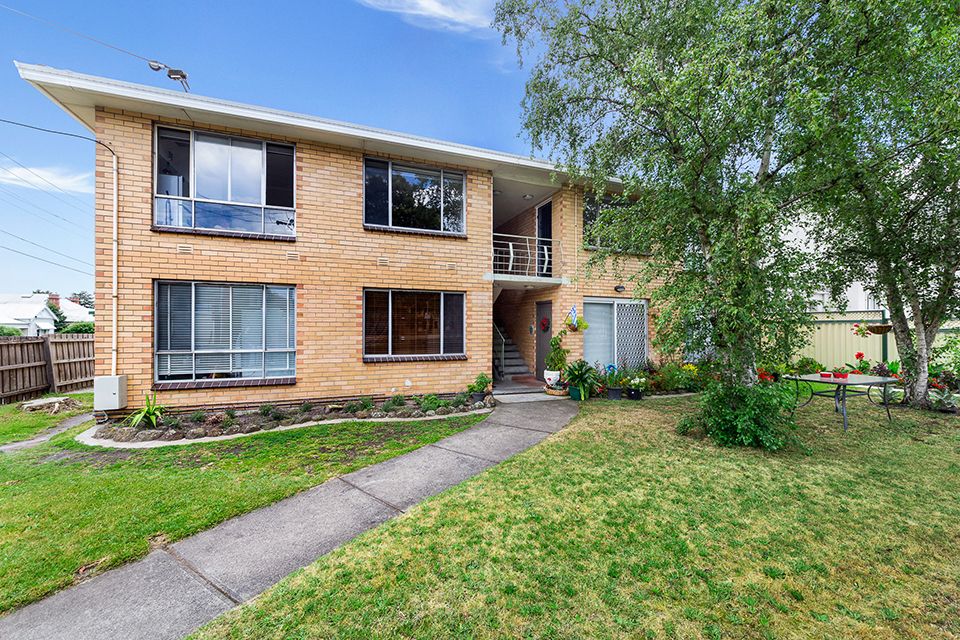 2 bedrooms Apartment / Unit / Flat in 4/105 Atherton Road OAKLEIGH VIC, 3166