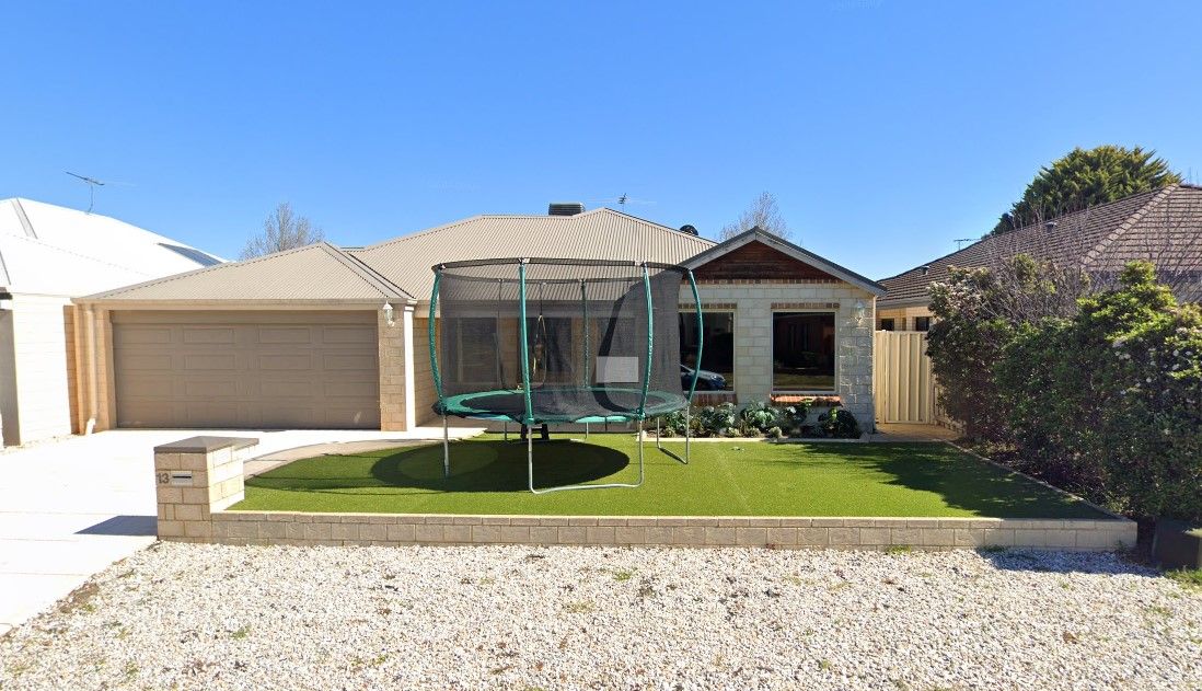4 bedrooms House in 13 Glentrool Gardens CANNING VALE WA, 6155