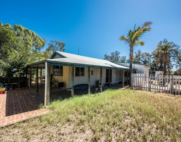 123 Hall Road, Waggrakine WA 6530