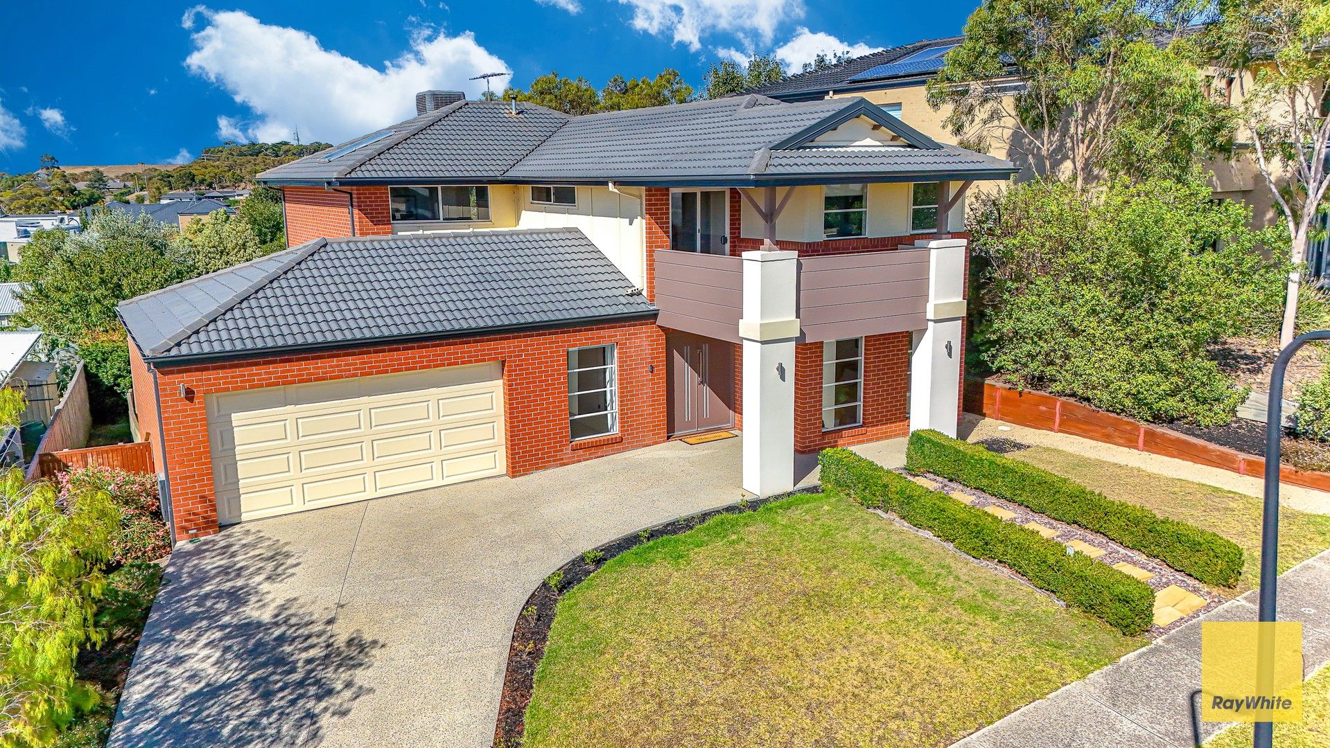 4 bedrooms House in 56 Stoneleigh Crescent HIGHTON VIC, 3216