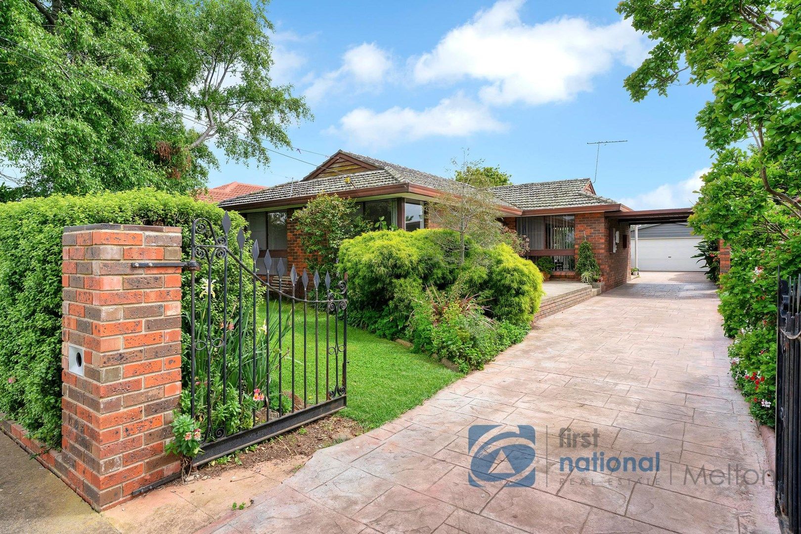 6 Essex Drive, Melton VIC 3337