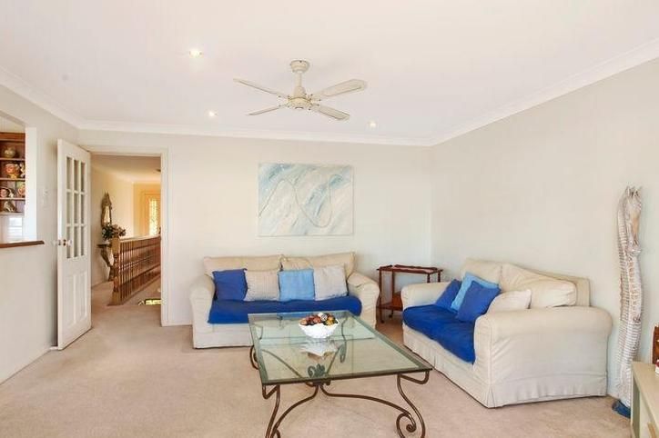 27 Park Avenue, CAVES BEACH NSW 2281, Image 2