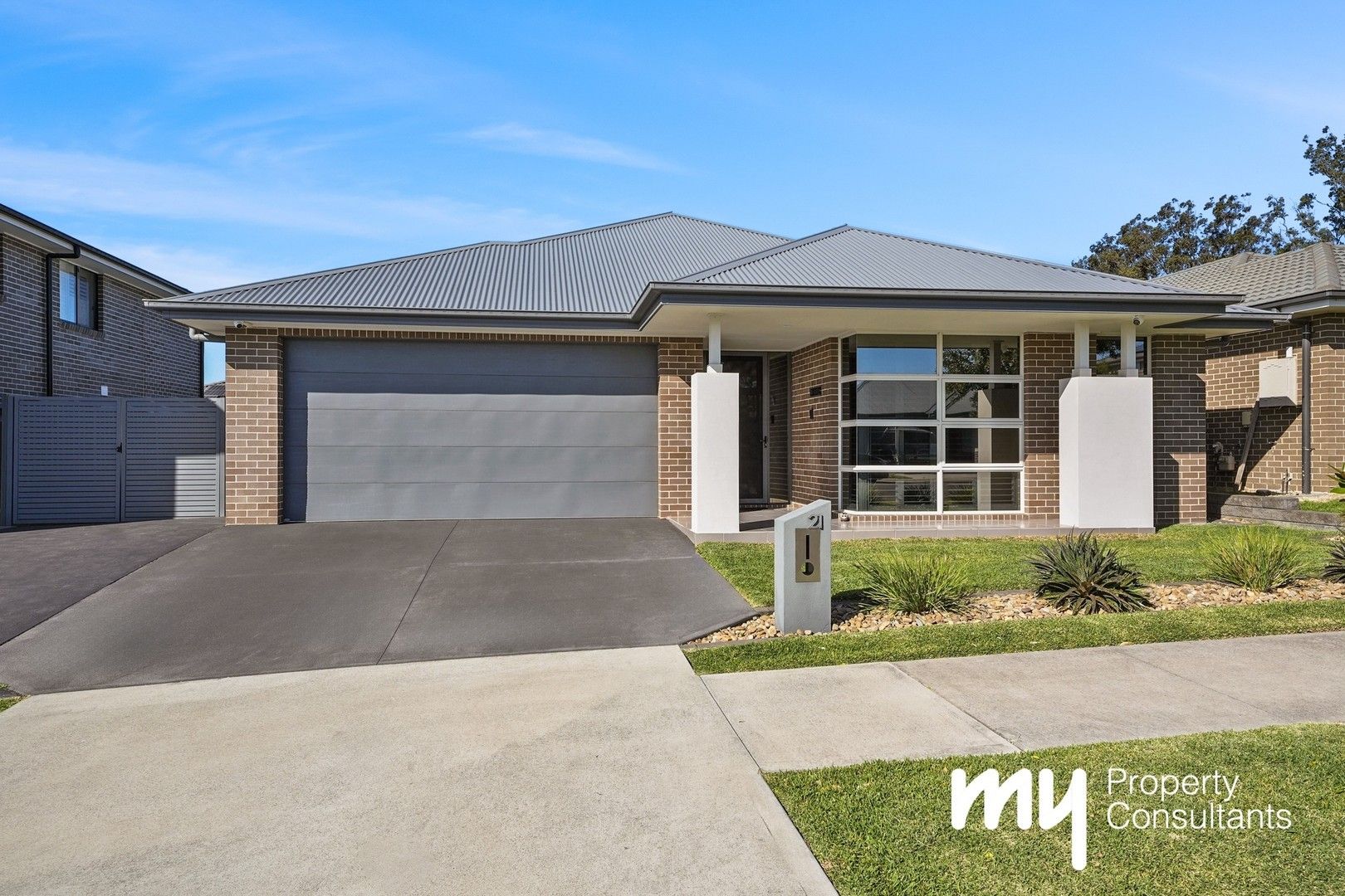 4 bedrooms House in 21 Allison Circuit ORAN PARK NSW, 2570