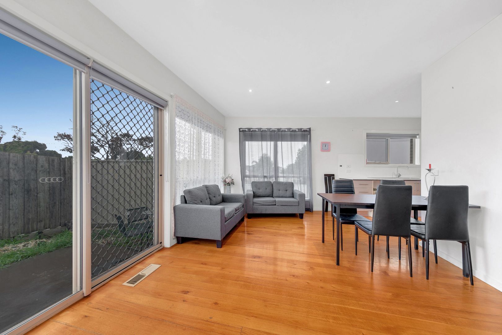 1/5 Hilton Street, Craigieburn VIC 3064, Image 2