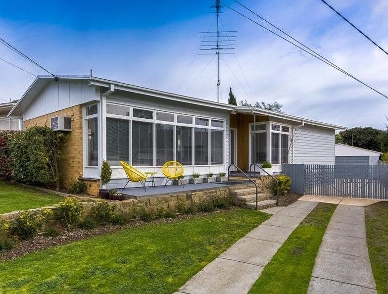 4 bedrooms House in 21 Moreton Bay Drive HIGHTON VIC, 3216