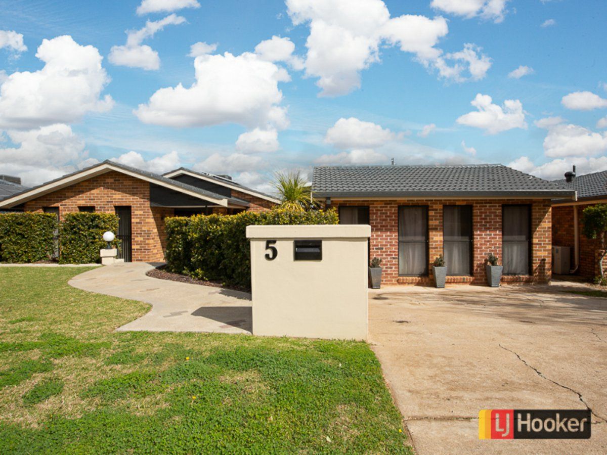 5 Camira Crescent, Hillvue NSW 2340, Image 0