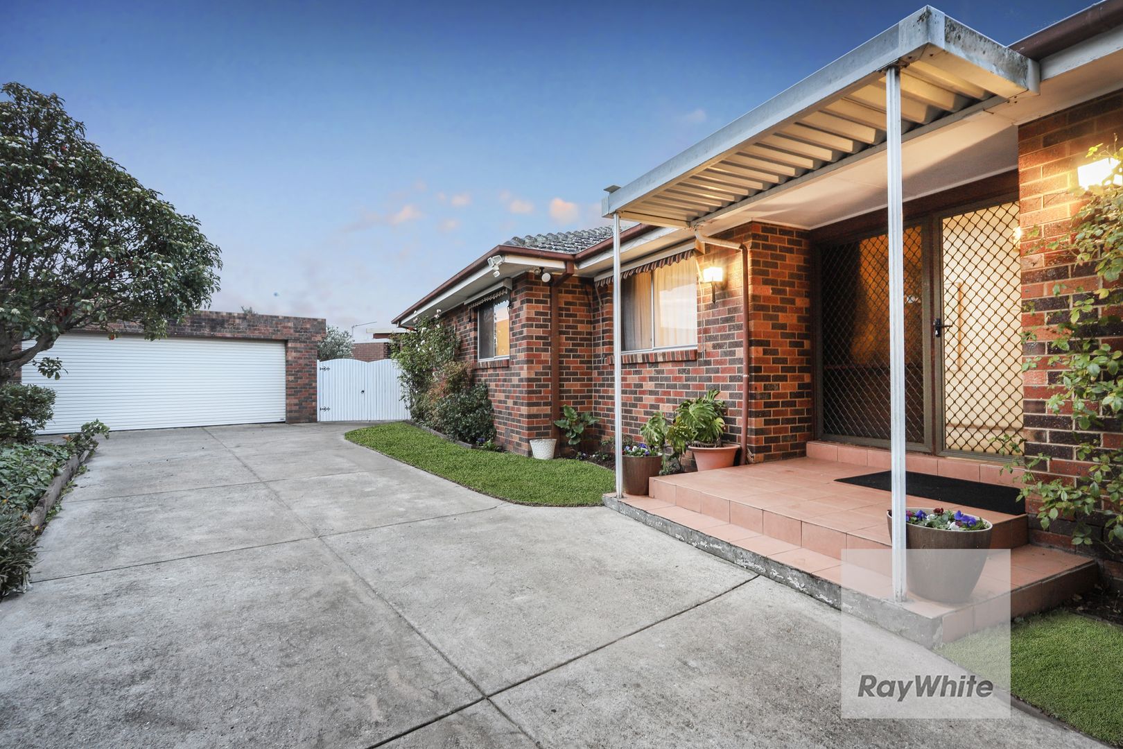 17 Avondale Court, Gladstone Park VIC 3043, Image 1