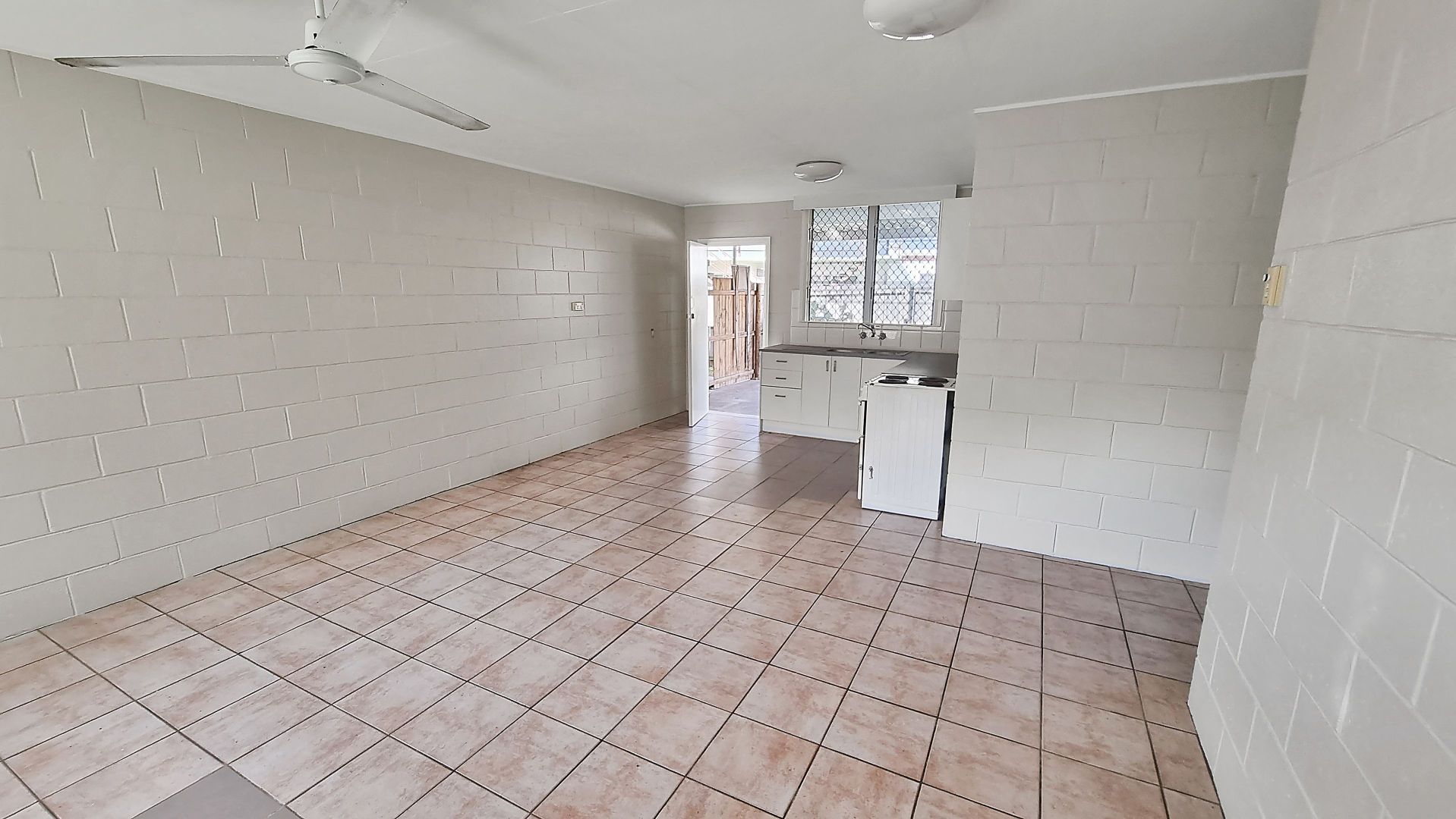 1 & 2/27 Sandown Close, Woree QLD 4868, Image 2